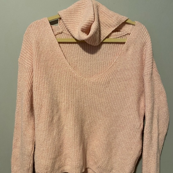 Turtle neck sweater with cut out - Picture 1 of 1